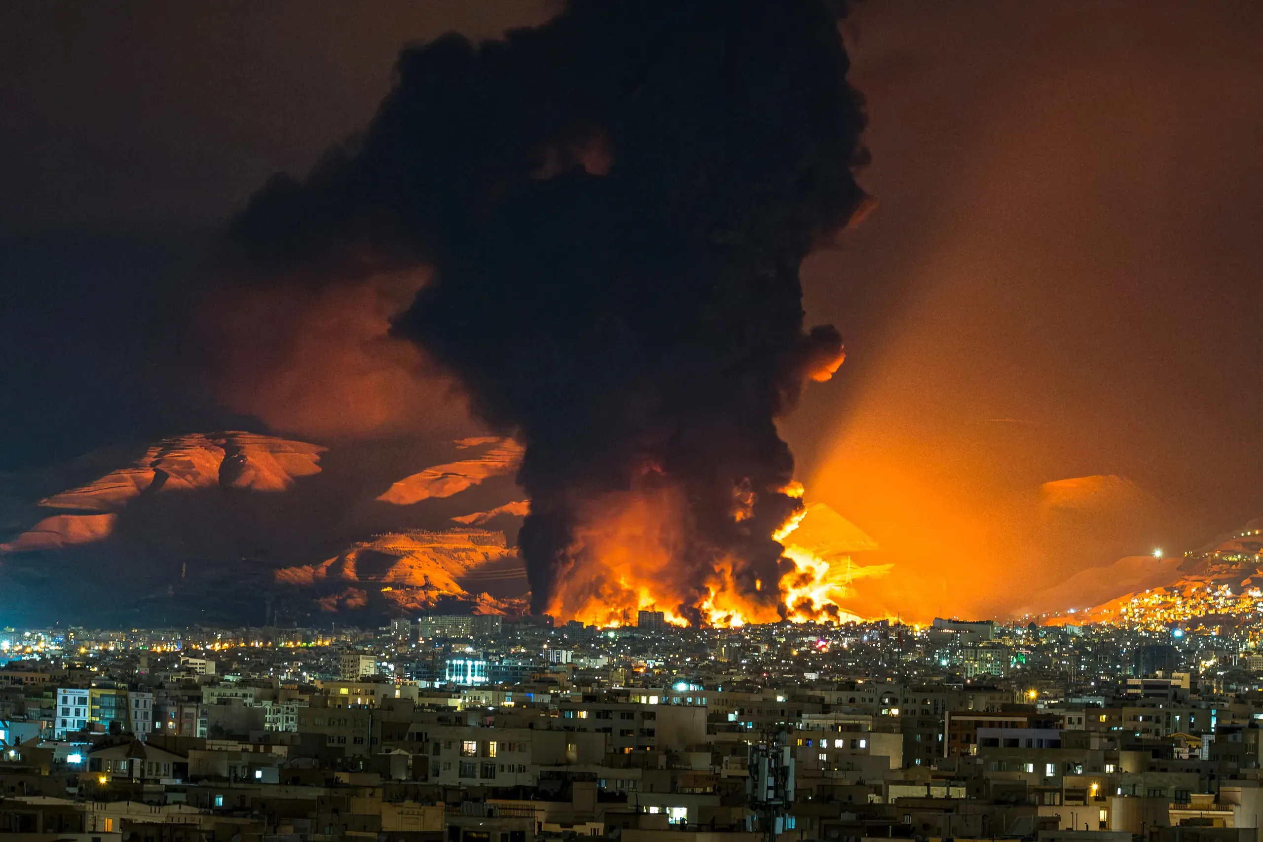 Вибухи та нафтові розливи в Ірані після ударів Ізраїлю