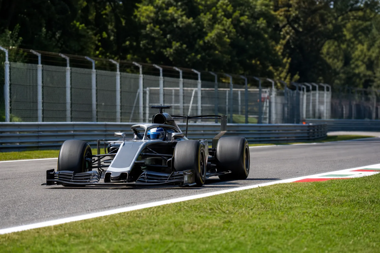 Isack Hadjar opuści Grand Prix Włoch z powodu kontuzji nadgarstka