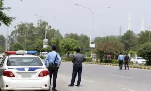 不明弹体击中阿曼附近油轮——Asharq Al-Awsat