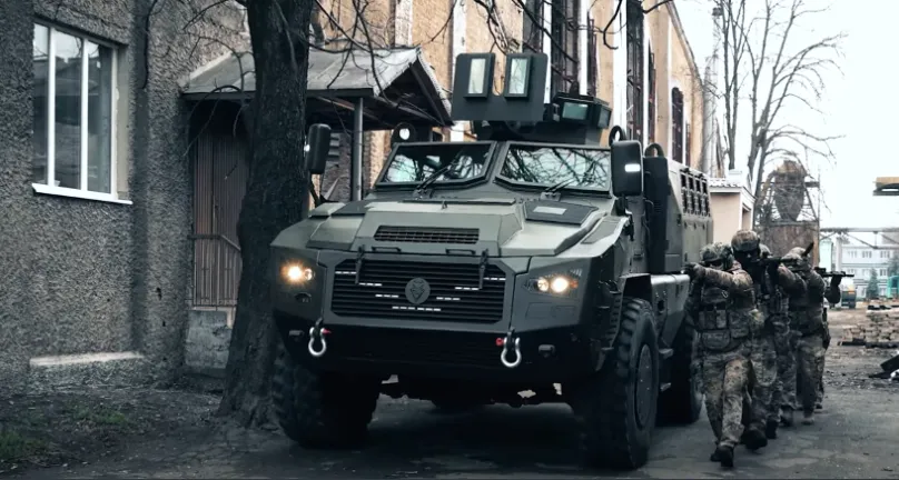 В Україні презентували броньовану бойову машину MAC OWL з протимінним захистом