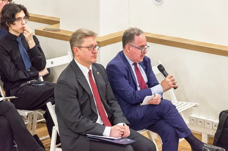 У Празі обговорили викрадення та мілітаризацію Росією українських дітей