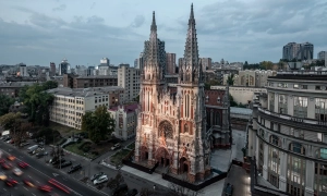 Кіберполіція затримала іноземця, який викрадав гроші з рахунків киян