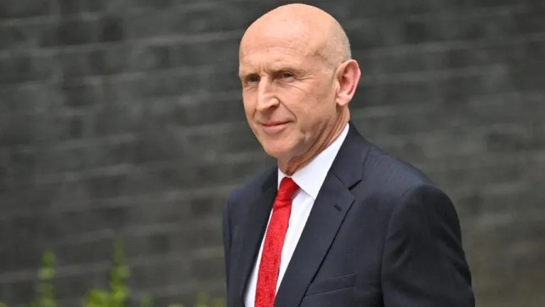 Британія готова виділити на розміщення військ в Україні понад £100 млн Британія готова виділити на розміщення військ в Україні понад £100 млн