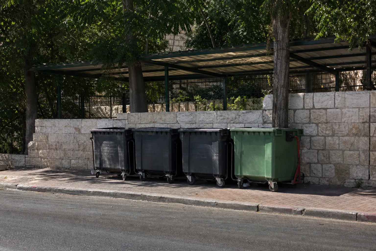 In Israel, man charged with setting bins on fire demands apology from Sara Netanyahu