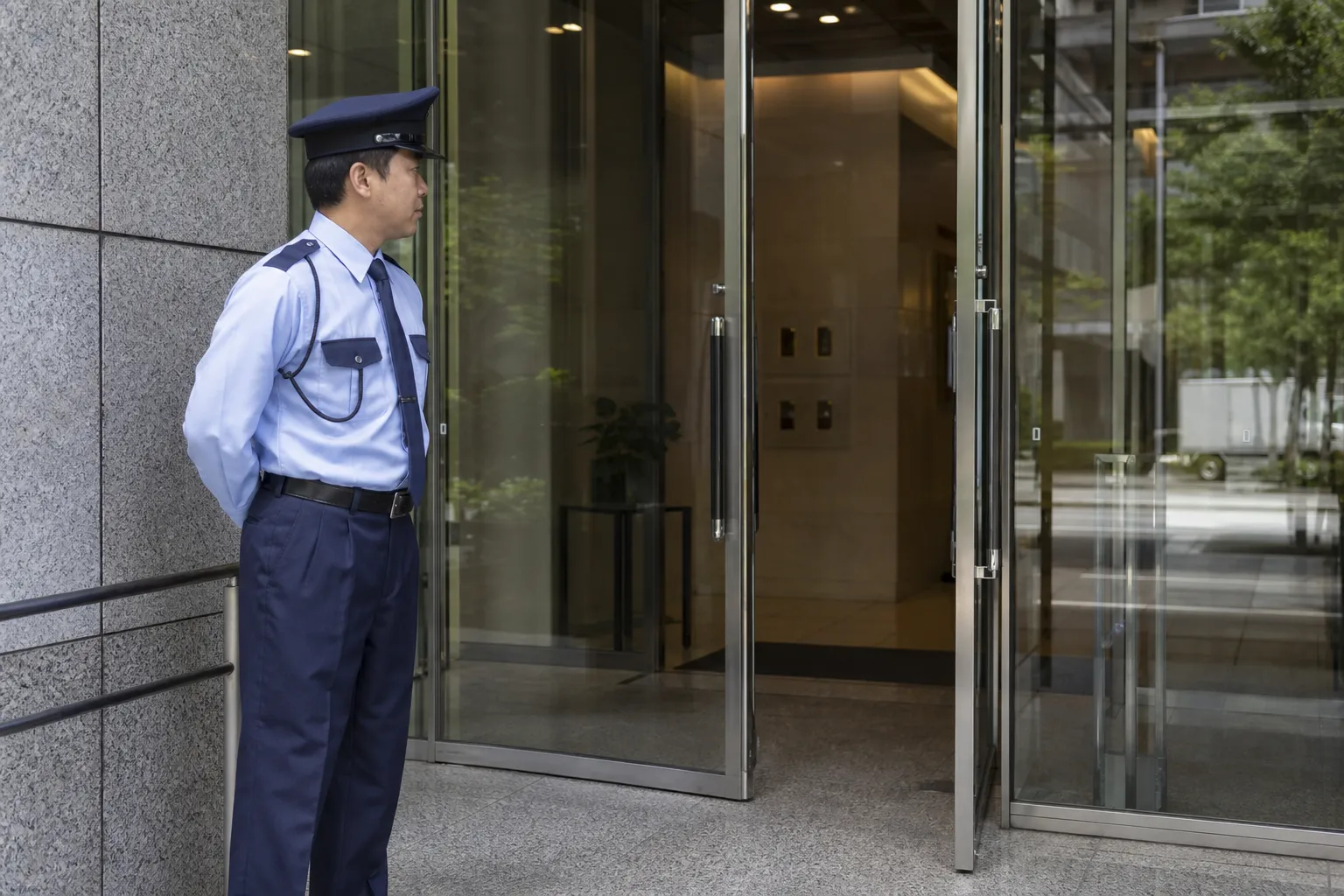 Japan considers admitting foreign workers to security sector
