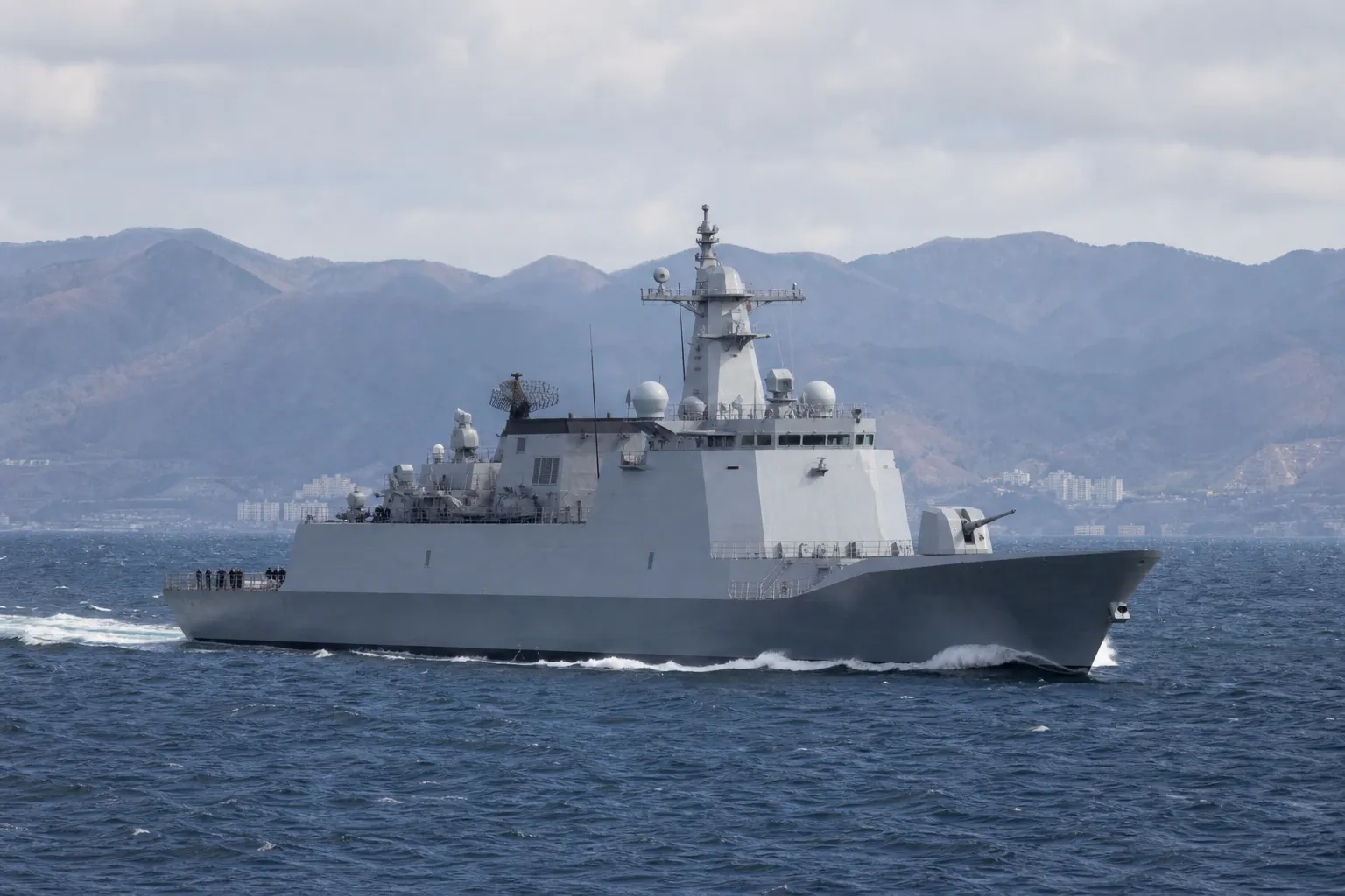 中国海军扩张之际，日本和韩国加强海军力量