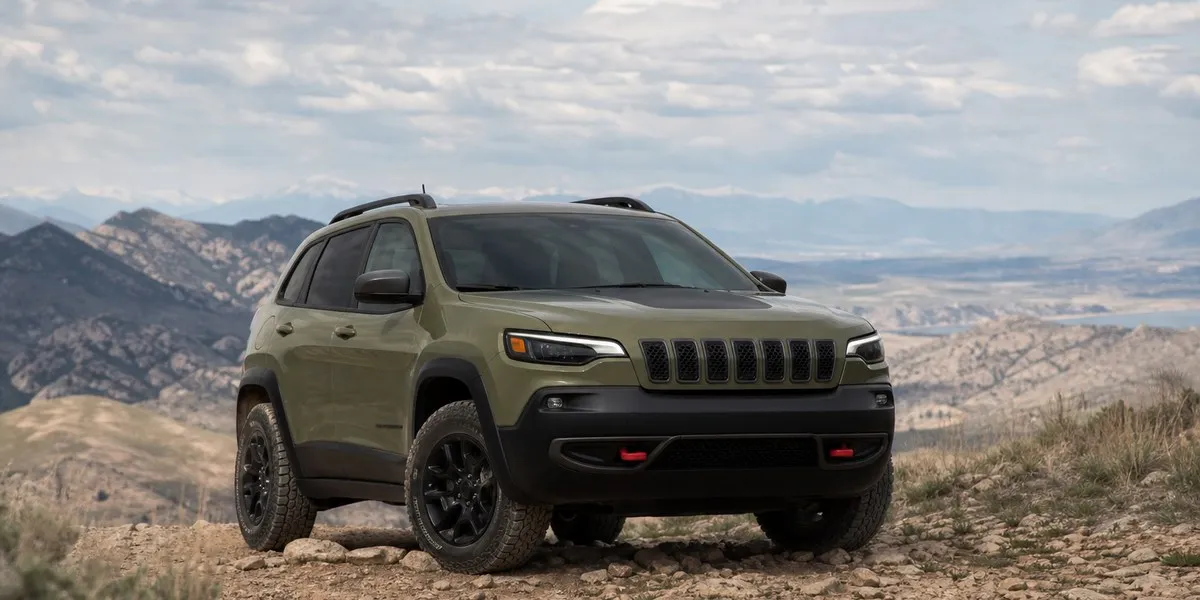 Jeep otworzył zamówienia na Cherokee Trailhawk 2027 od 44 625 dolarów — Motor1