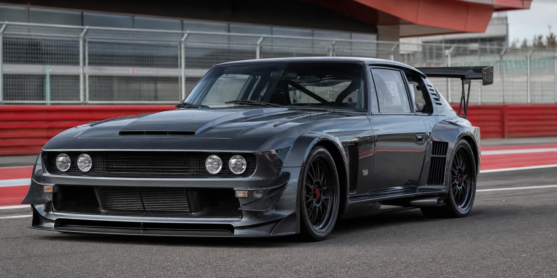 Jensen представила трековый прототип Interceptor GTX мощностью 960 л. с. — Motor1