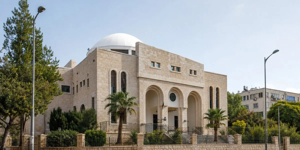 Pride flag removed from Jerusalem synagogue on Yom Kippur — Jerusalem Post