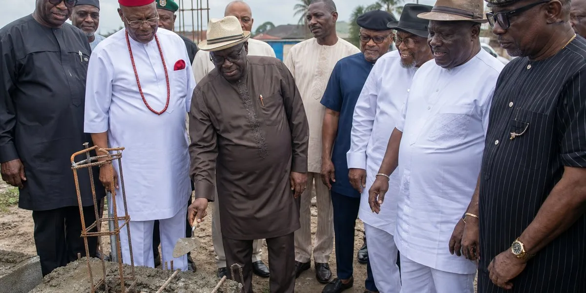 Były prezydent Jonathan wezwał do ujednolicenia wynagrodzeń urzędników w Nigerii — Premium Times Nigeria