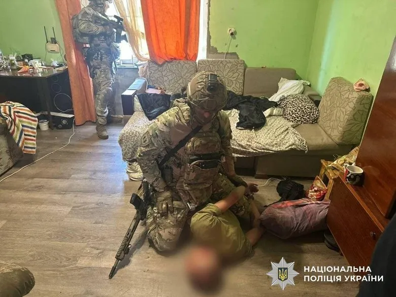 В Ужгороді спецпризначенці затримали чоловіка, який тримав у заручниках родину