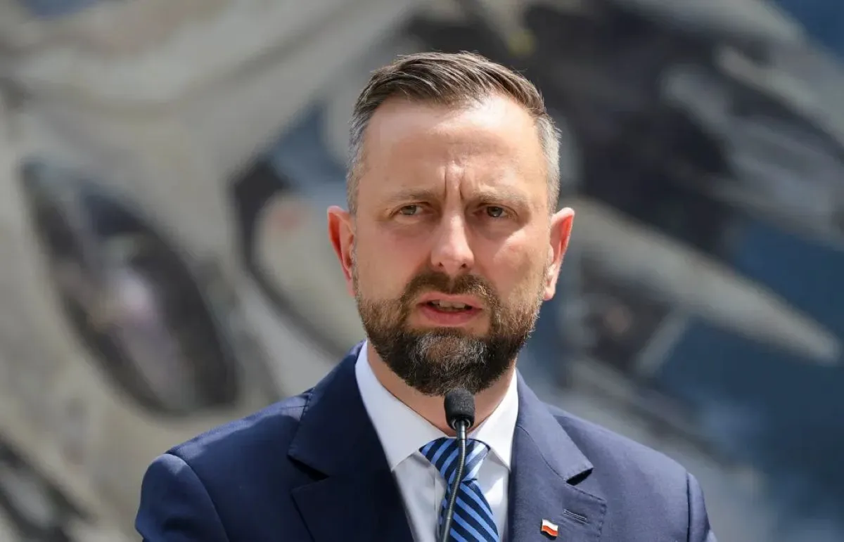 Міністр оборони Польщі закликав Україну переглянути рішення щодо підрозділу імені Героїв УПА