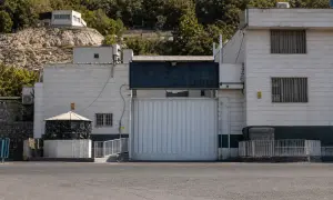 塞拉利昂前总统科罗马在诉讼终止后从尼日利亚返回