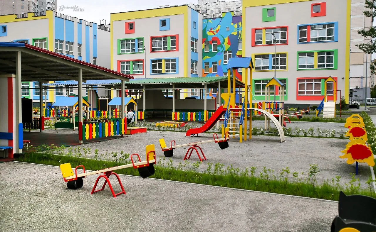 В Оболонському районі Києва батьки почали самовільно рити укриття під дитячим садочком