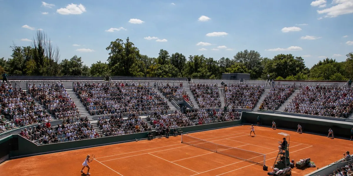 卡塔尔在武汉WTA 1000决赛首盘以6:2战胜赫瓦林斯卡——Interia Sport