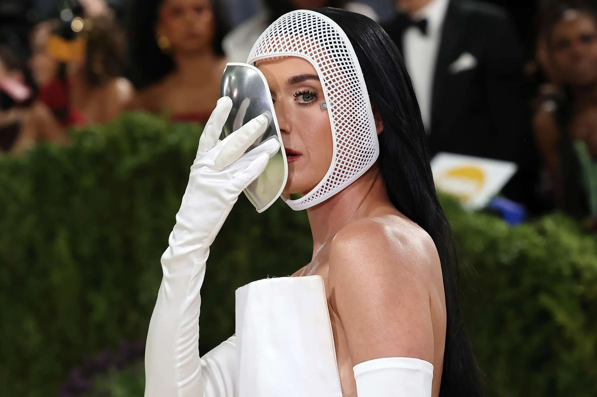 Співачка Кеті Перрі перетворилася на футуристичний символ на Met Gala 2026