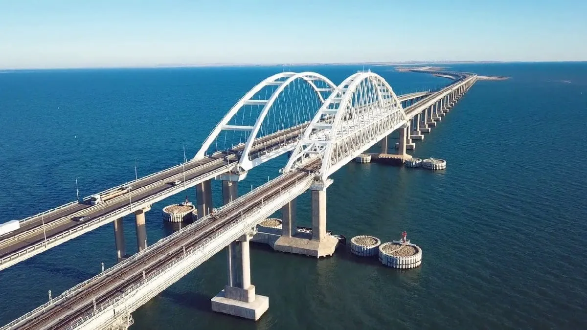 Russians are setting up firing positions to defend the Kerch Bridge