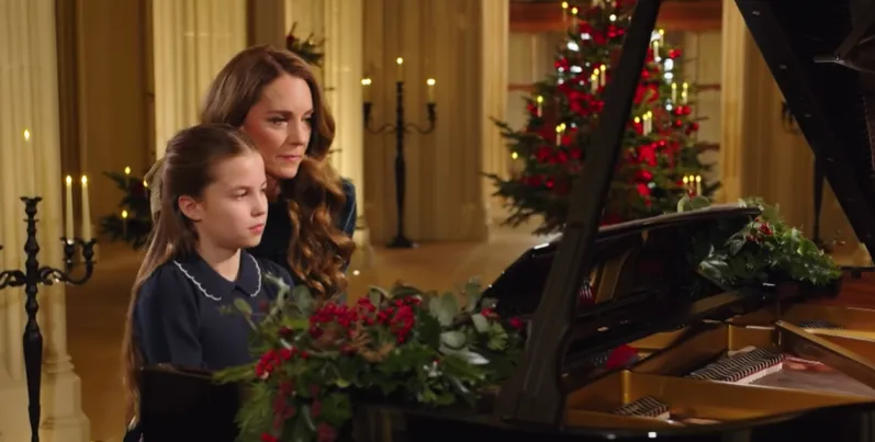 Кейт Міддлтон і принцеса Шарлотта зіграли на фортепіано ід час різдвяної служби