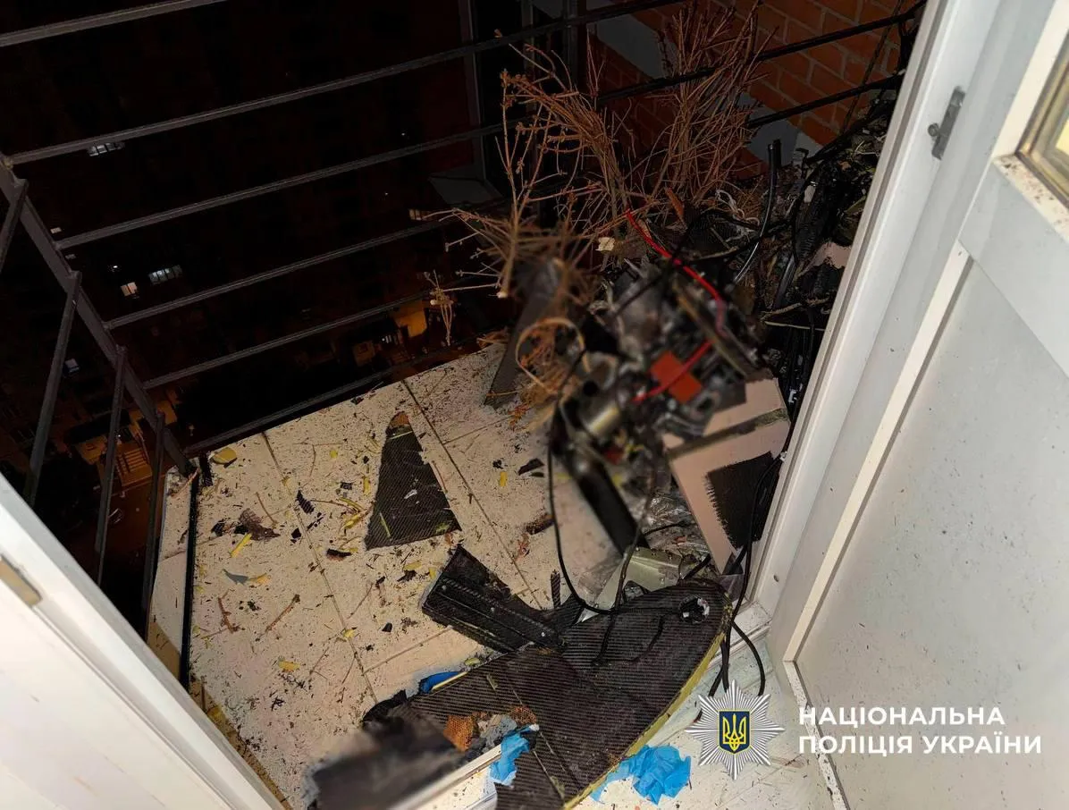 Фото: у Києві два нерозірвані «Шахеди» дістали з квартир у багатоповерхівках Фото: у Києві два нерозірвані «Шахеди» дістали з квартир у багатоповерхівках