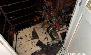 Фото: у Києві два нерозірвані «Шахеди» дістали з квартир у багатоповерхівках