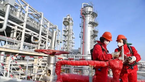 UE uwzględni w nowym pakiecie sankcji dwie chińskie rafinerie – Reuters