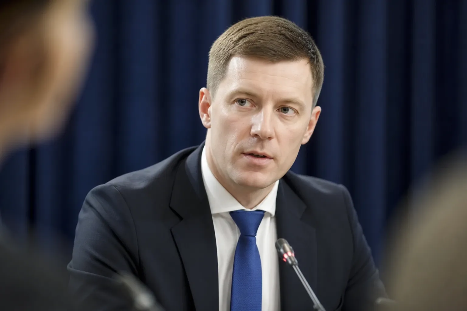 Коалиция в Эстонии утратила большинство в парламенте после ухода двух депутатов
