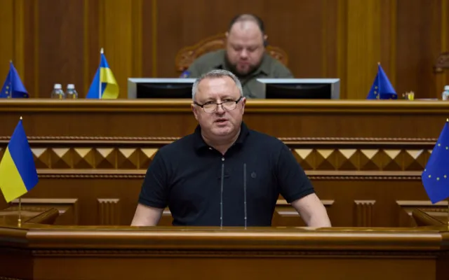 Космічні пенсії та шикарні автопарки: чим займаються ексгенпрокурори України