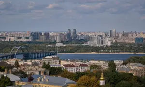 У Хмельницькому після атаки РФ спалахнула пожежа на підприємстві