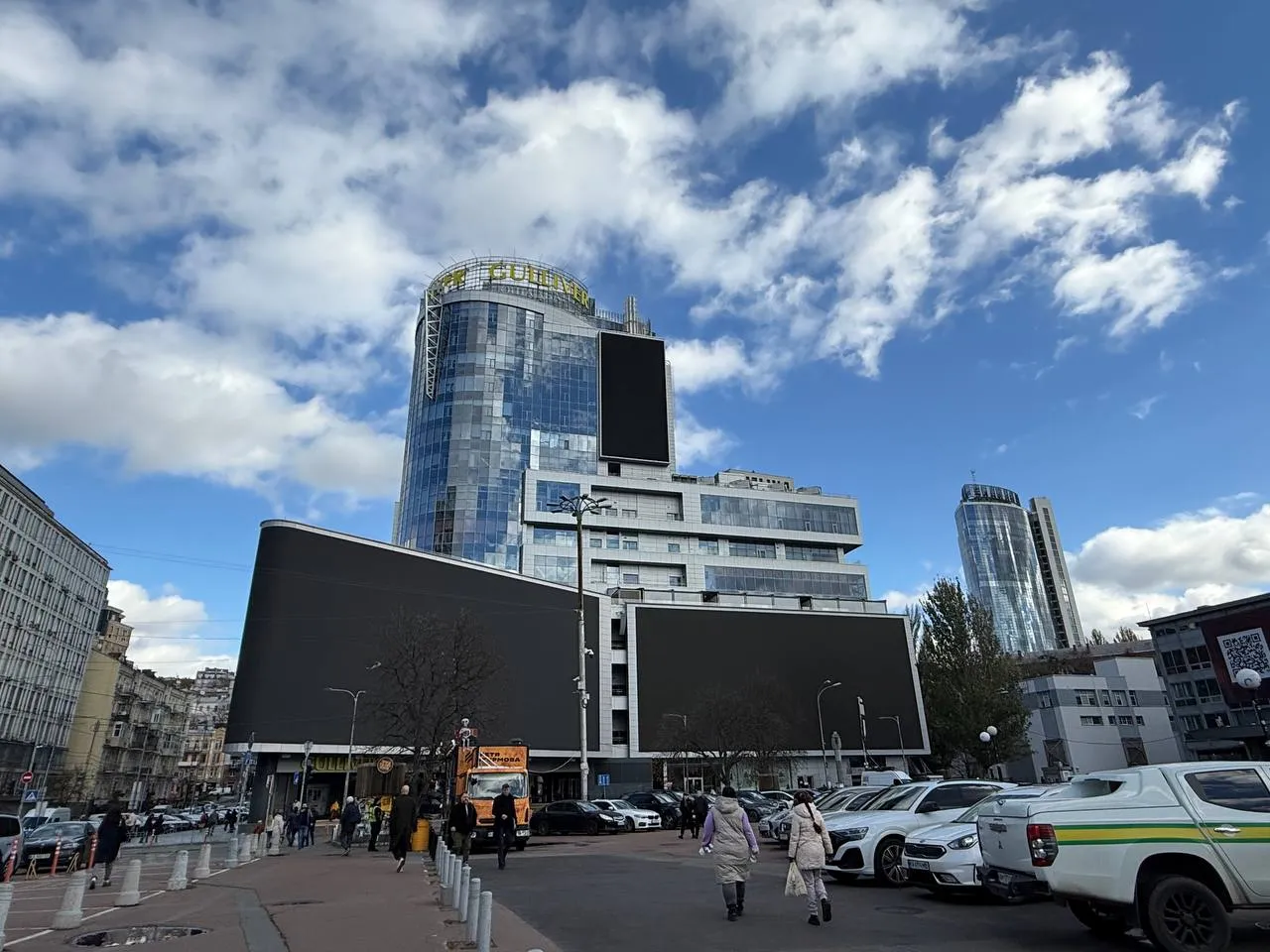 Це надовго: у Києві «Ощадбанк» закрив ТРЦ «Гулівер» через «техногенні ризики»