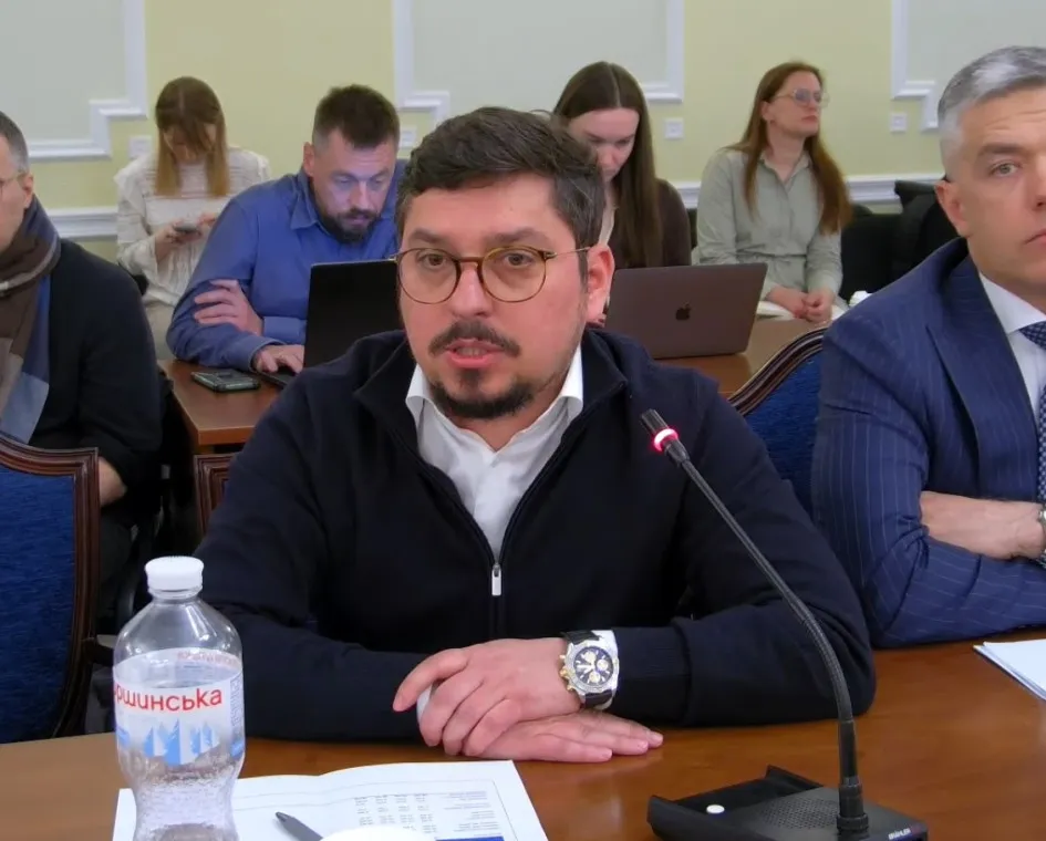 Співбесіди в ОП і мільйони «в нікуди»: ТСК допитала керівництво Сенс Банку
