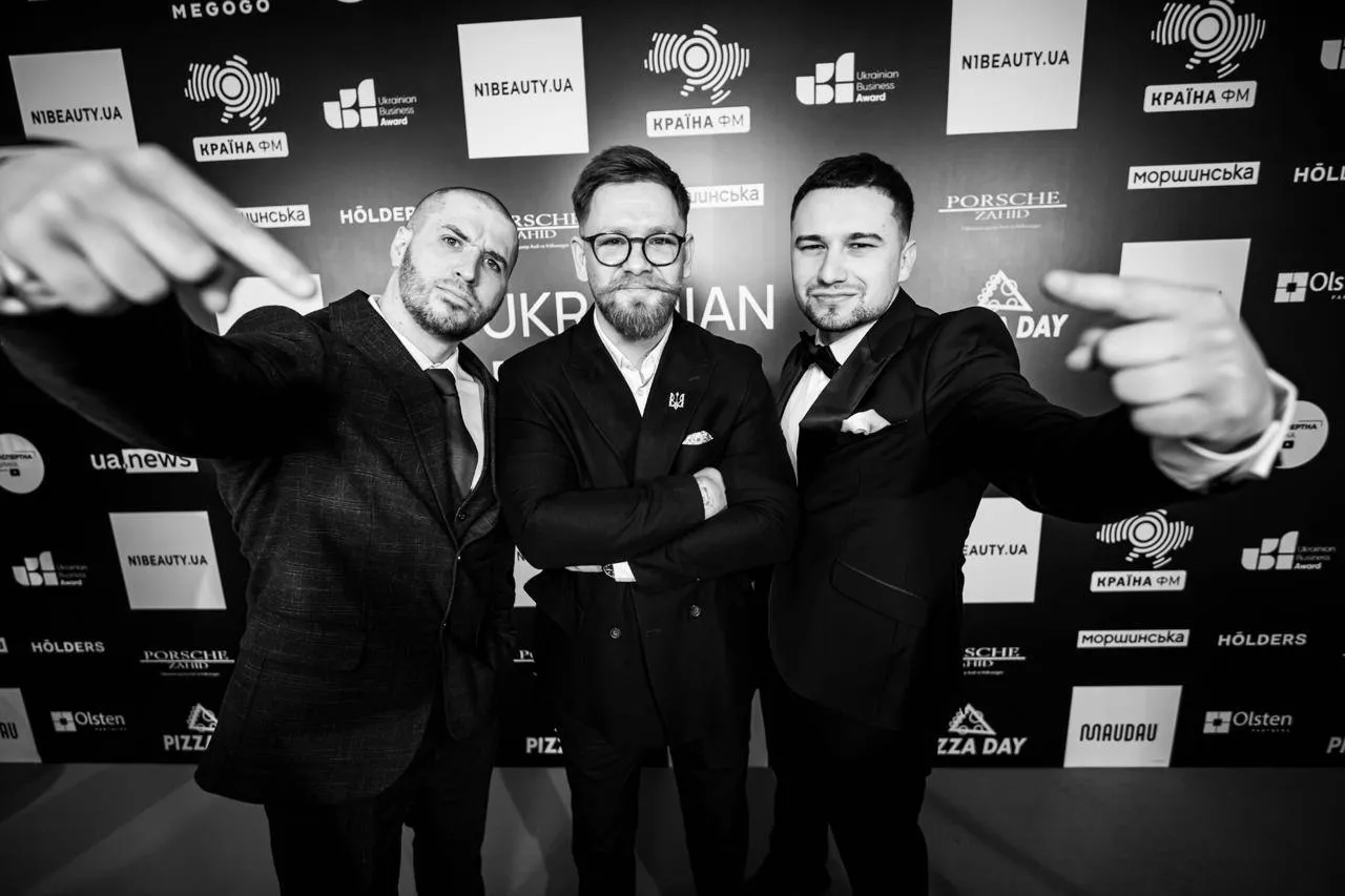 Премія Ukrainian Business Award-2025: хто очолив бізнес-рейтинг України та чому звичайну футболку продали за $1500 (ФОТО)