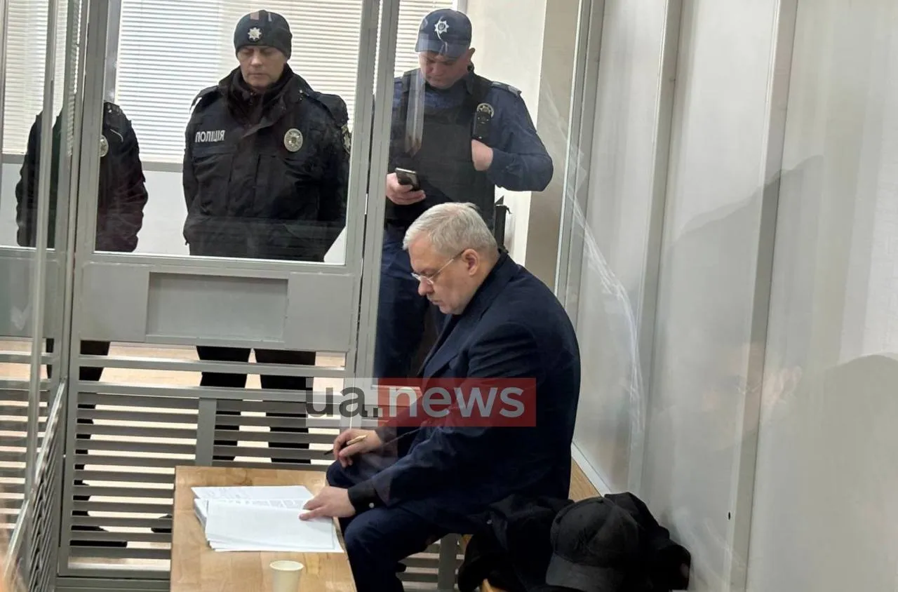 „Nie mam pieniędzy — będę siedział”: jak w WAKS wybierano środek zapobiegawczy wobec Hermana Hałuszczenki (WIDEO)