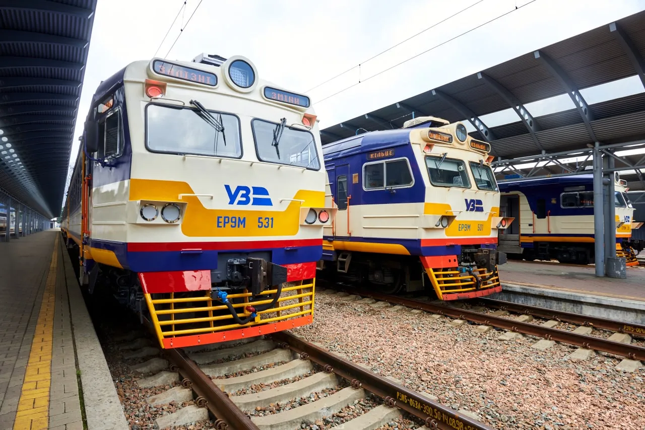 In Kyiv, 18 additional shuttle trains were added to the circular commuter rail line connecting the two banks of the Dnipro River