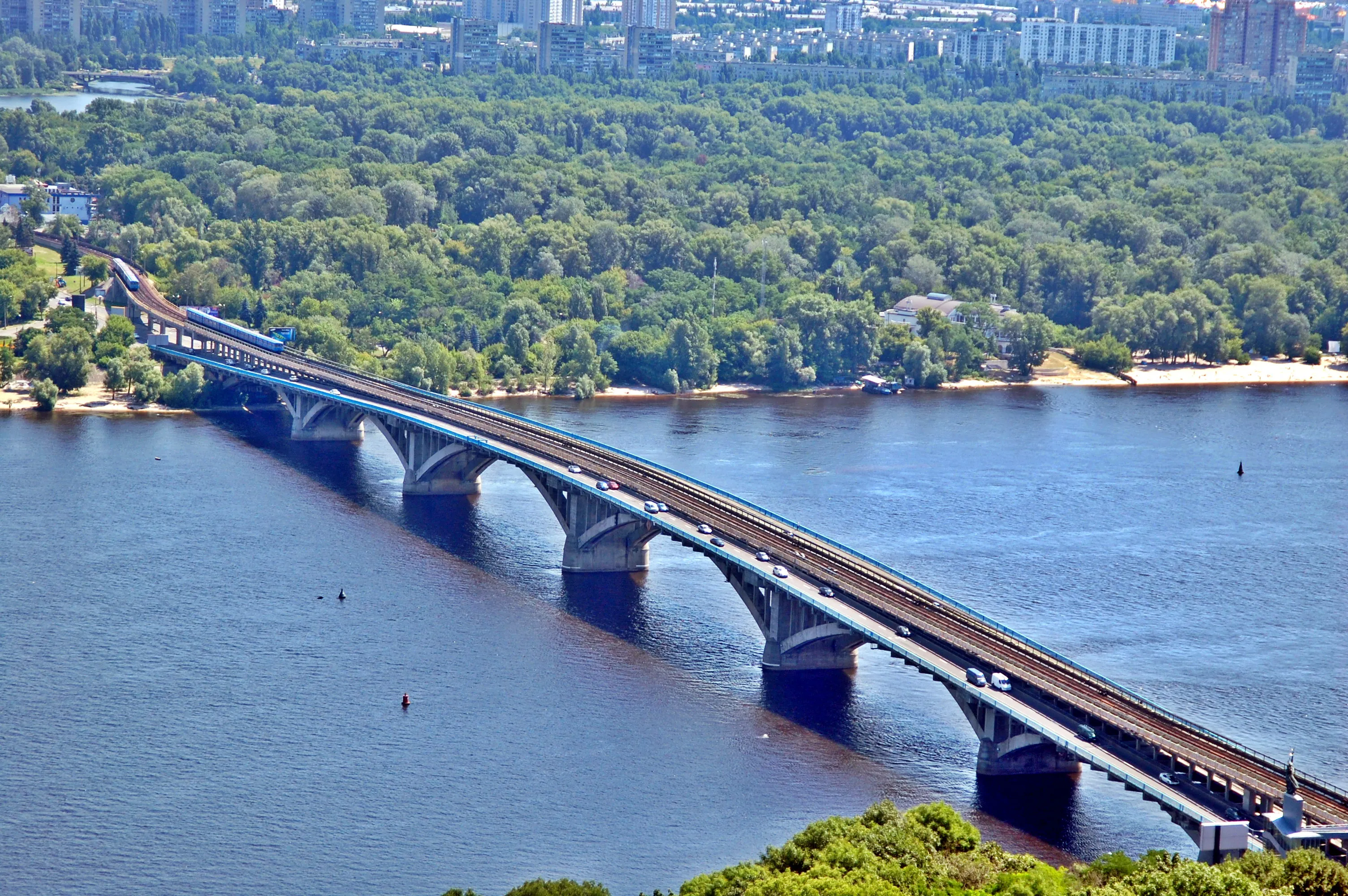 Traffic on the Metro Bridge in Kyiv will be partially restricted in the direction of Hydropark