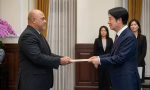 澳大利亚司机因分心驾驶被罚：警方称其开车时涂黄油贝果