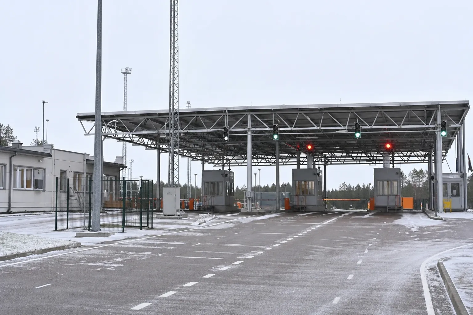The Latvian government will consider suspending operations at the "Paternieki" border crossing