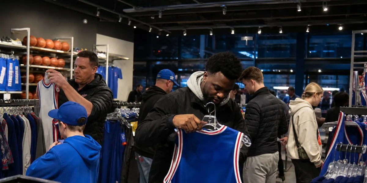 Koszykarz LeBron James zwiększył popyt na bilety i gadżety 76ers — CNBC