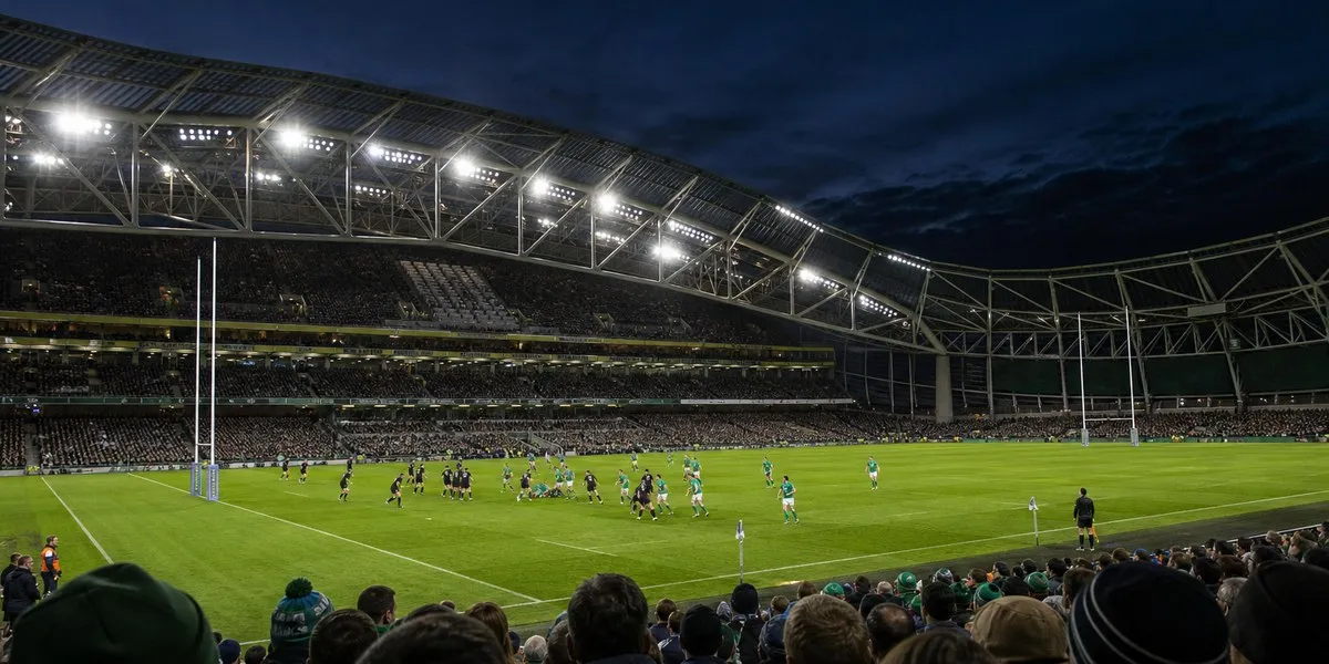Leinster odrobił straty z 0:13 i pokonał Munster 24:18 w derbach URC — BBC Sport