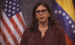 Экоактивисты бросили торт в лицо восковой статуе Чарльза ІІІ в музее мадам Тюссо