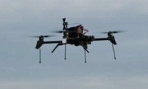 Українська компанія Frontline Robotics презентувала дрон-бомбер зі штучним інтелектом