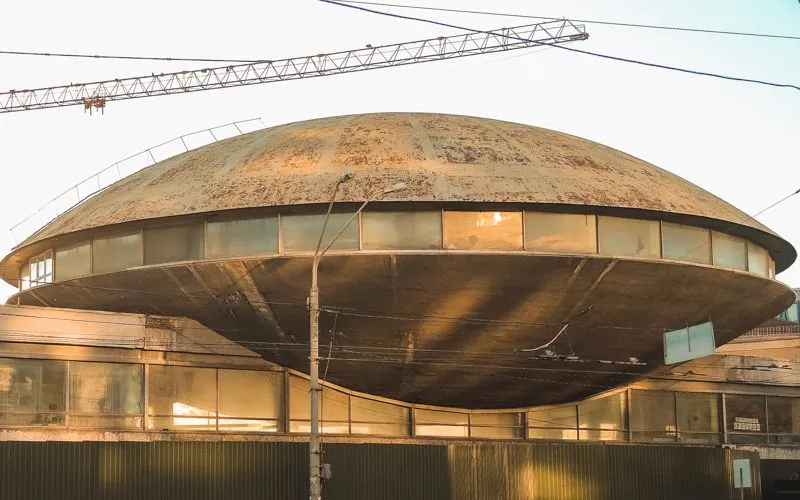 Як триває реставрація «Летючої тарілки» на Либідській: у Києві проінспектували хід робіт