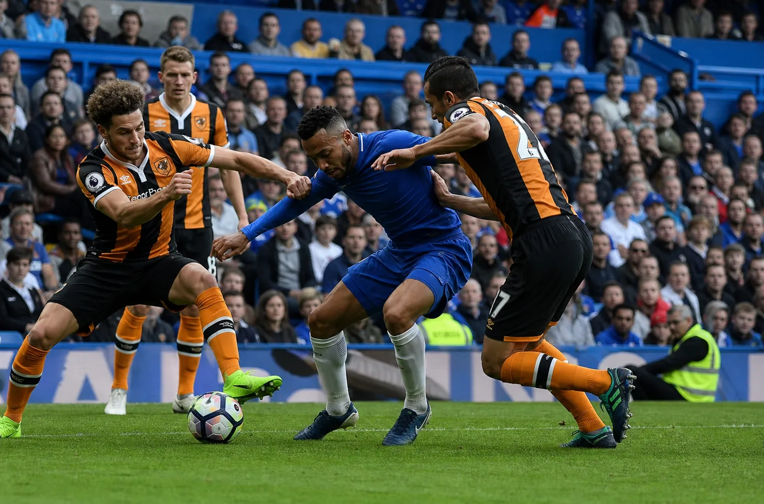 Liverpool and Chelsea draw in Premier League matches