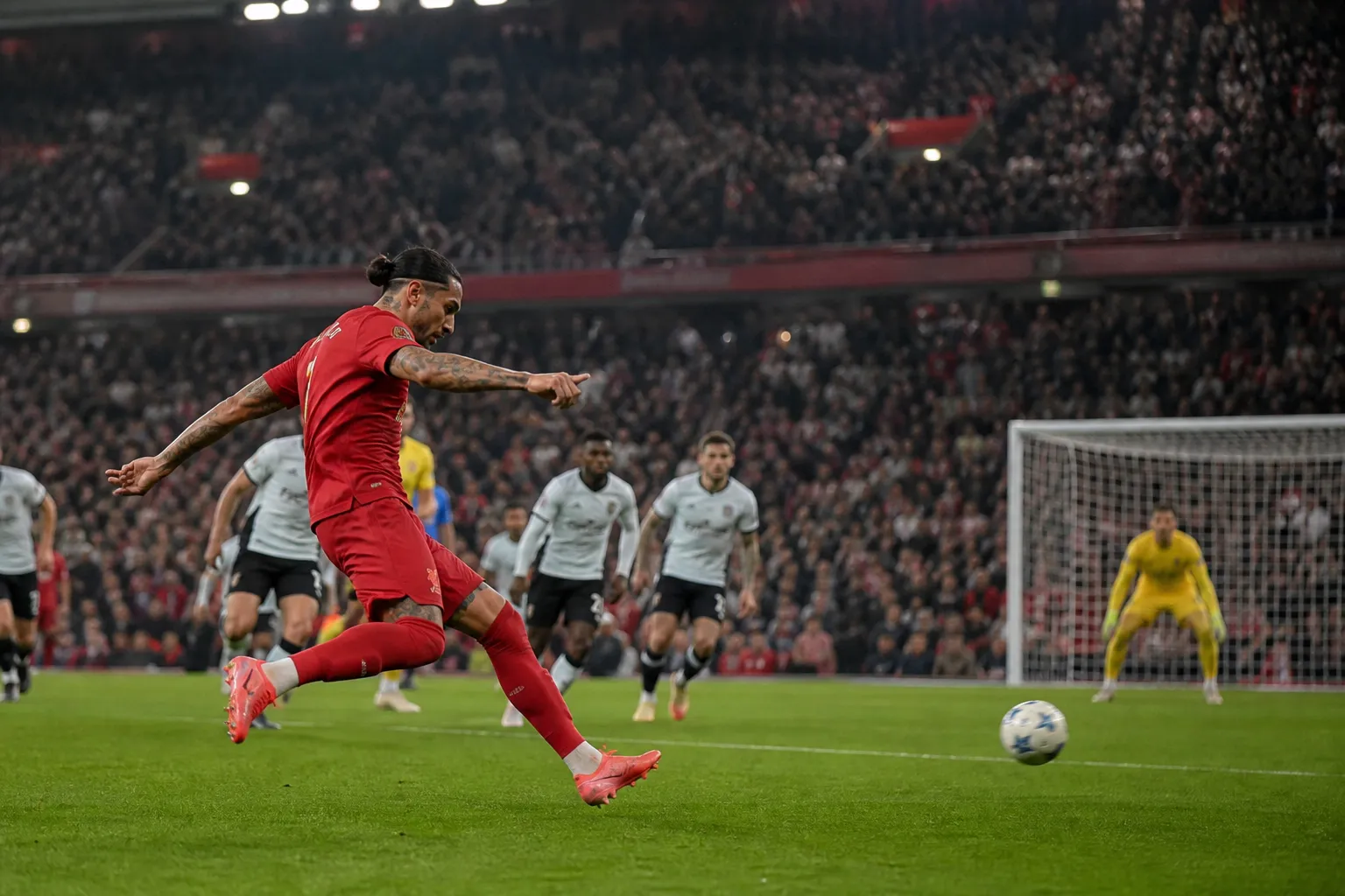 Liverpool zremisował z Nottingham Forest dzięki golowi Muñoza