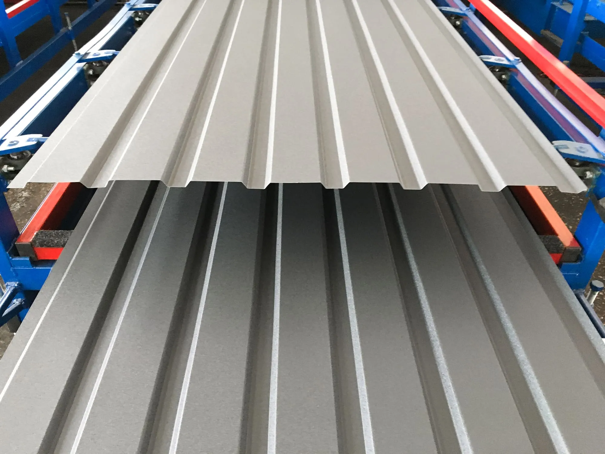 ЗСУ передали понад 100 тонн профнастилу, що належав резидентам рф і Білорусі