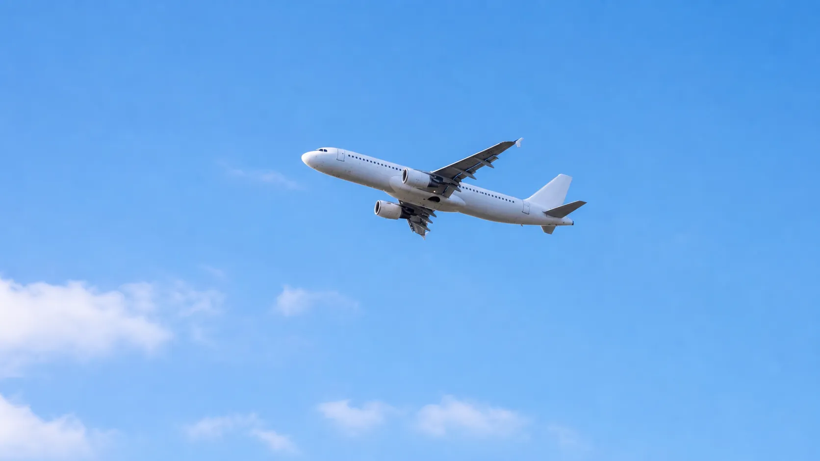 Lufthansa постепенно возобновит авиасообщение с Дубаем в конце октября