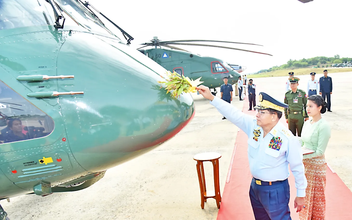 Пілоти М’янми першими протестують три російські гелікоптери Мі-38