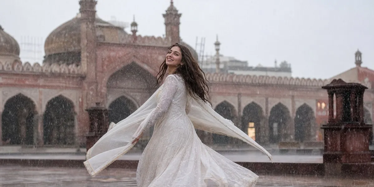 Пакистанская актриса Махира Хан отметила 15-летие сериала Humsafar — Dawn