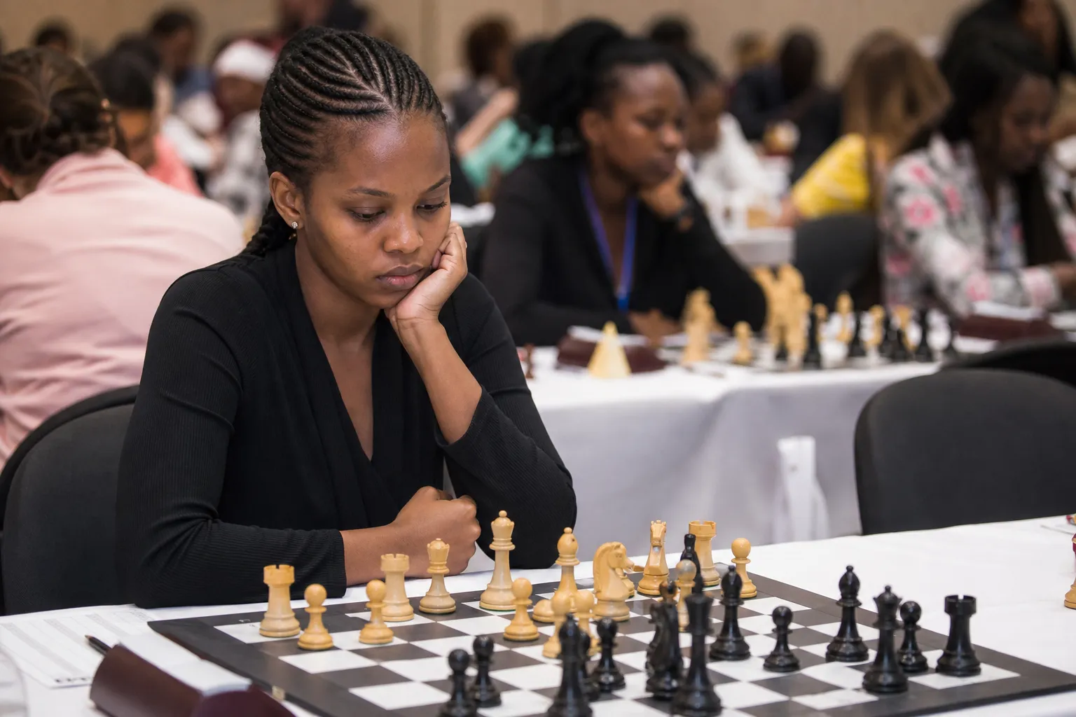 Chess player Mai Narva defeats Zhu Jiner at tournament in Mozambique