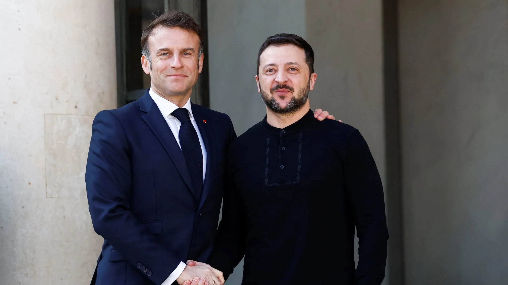 Відео: Зеленський прибув до Єлисейського палацу на зустріч із Макроном