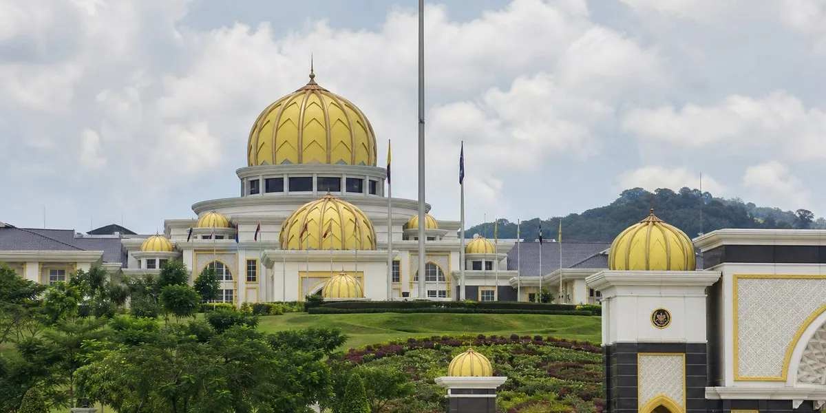 Malaysia’s king allows Razak to serve sentence under house arrest — Anadolu Agency